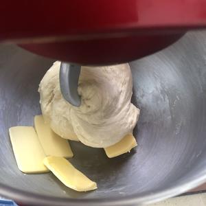不加一滴水一次发酵淡奶油面包的做法 步骤2