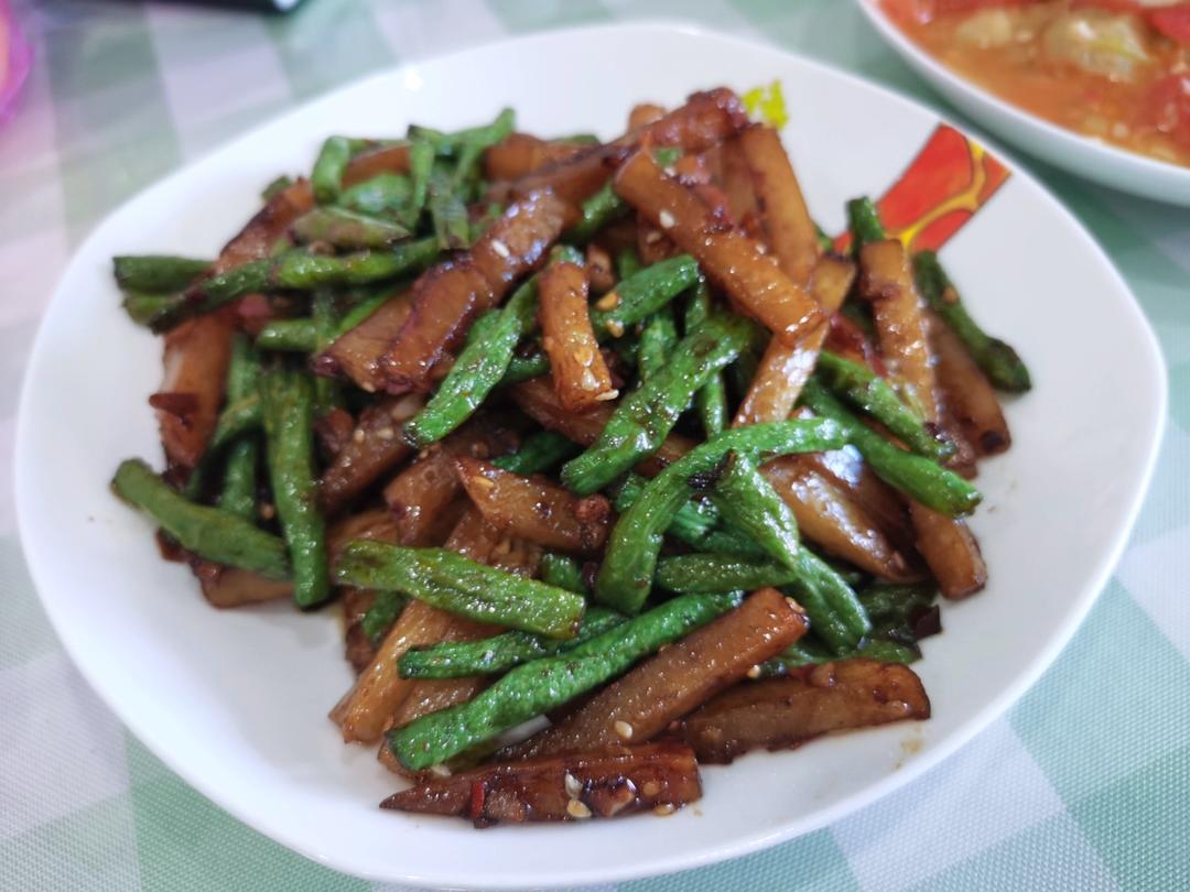 好吃到舔盘！酱烧土豆豆角