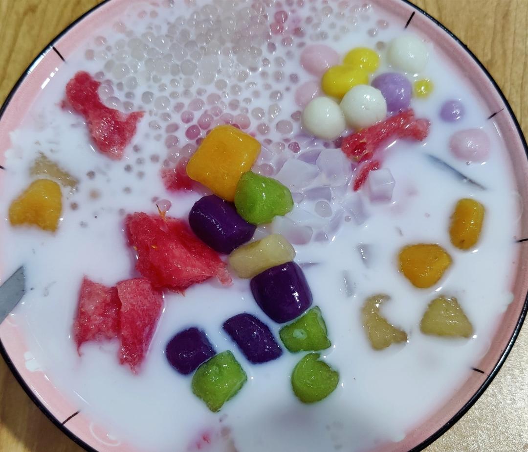 芋圆芒果椰奶西米露