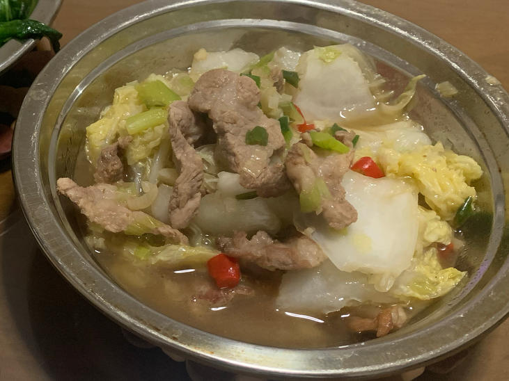 很香的白菜炖五花肉