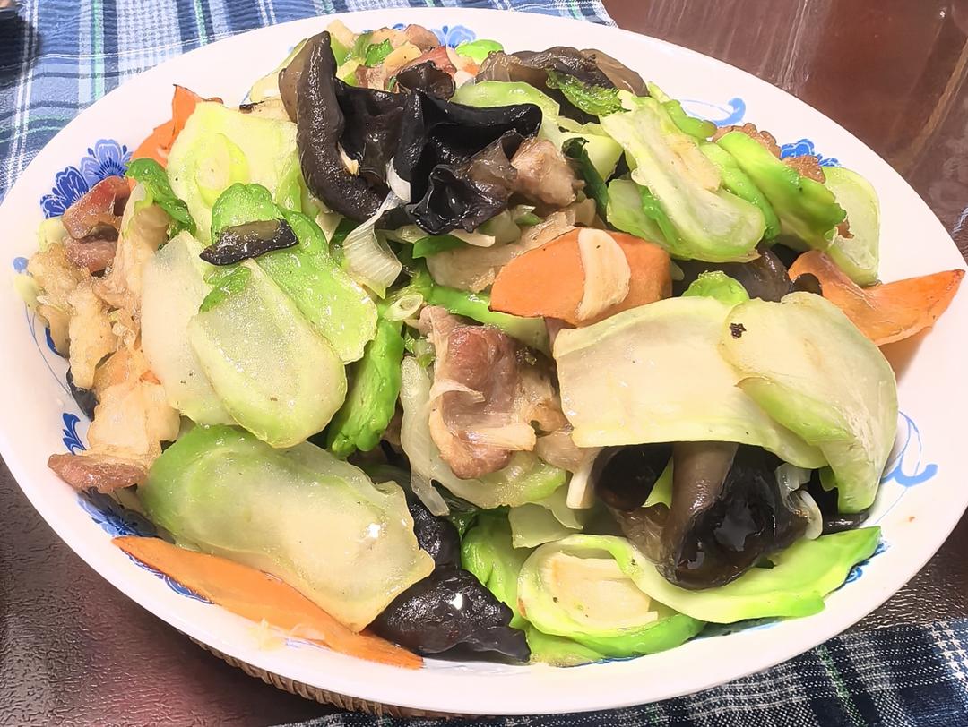 剁椒儿菜炒肉——脆辣可口