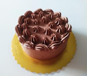 巧克力香缇奶油蛋糕，蛋糕抹面  夹心   裱花都很好用   超级稳定的做法 步骤1