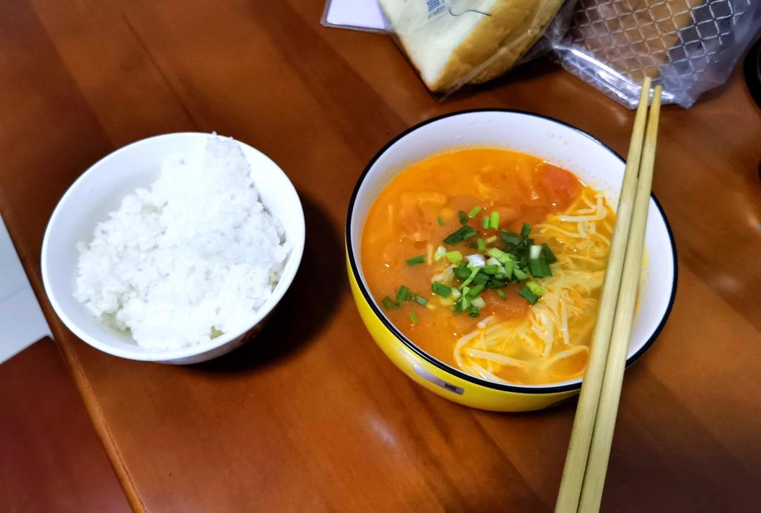 西红柿金针菇汤，超级鲜