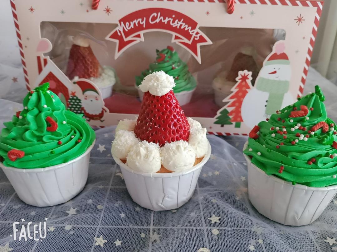 圣诞主题纸杯蛋糕