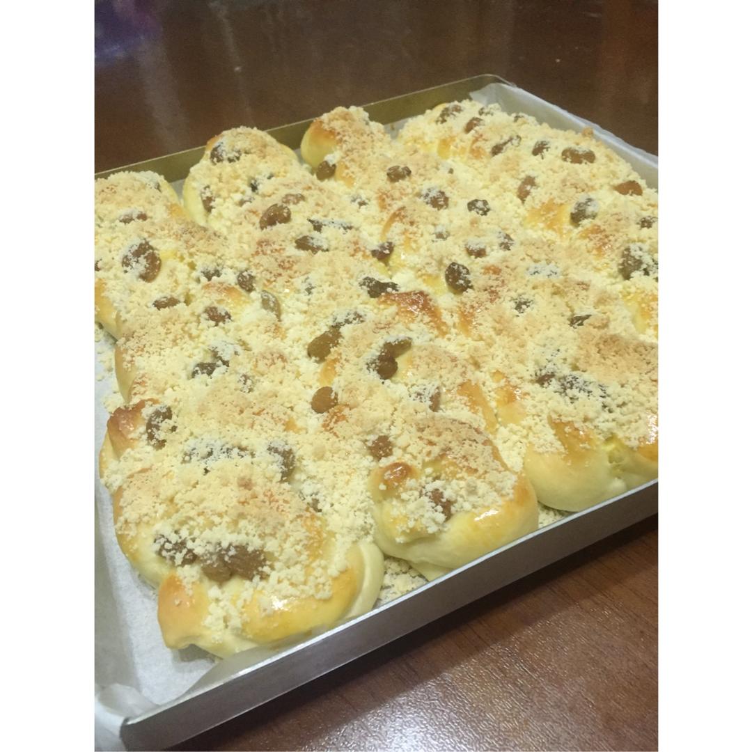 葡萄干奶酥面包