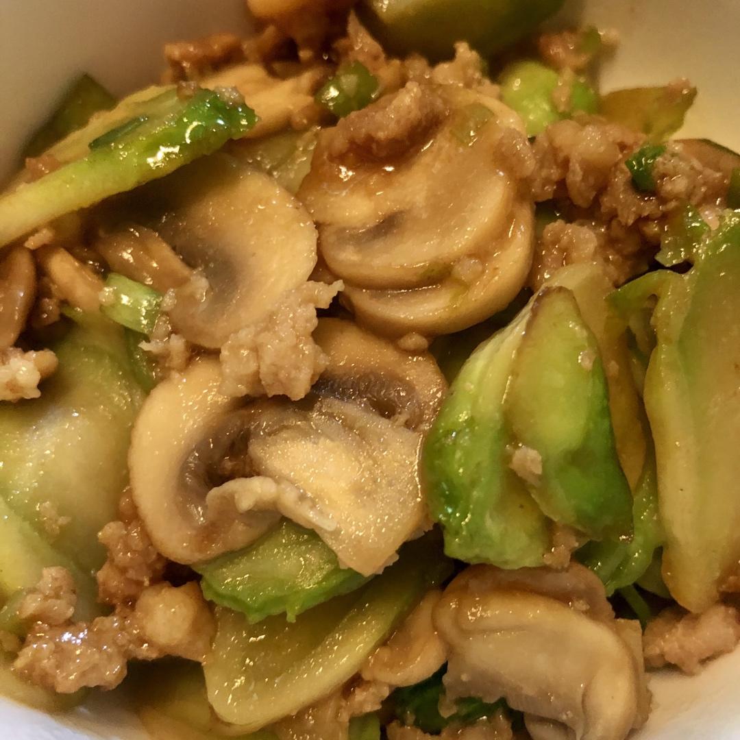 鲜掉眉毛的蚝油白蘑菇