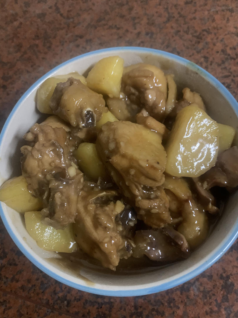鸡腿炖土豆