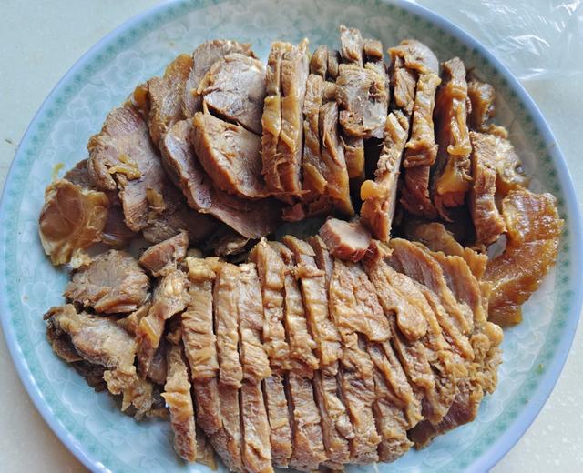 五香卤牛腱子的做法