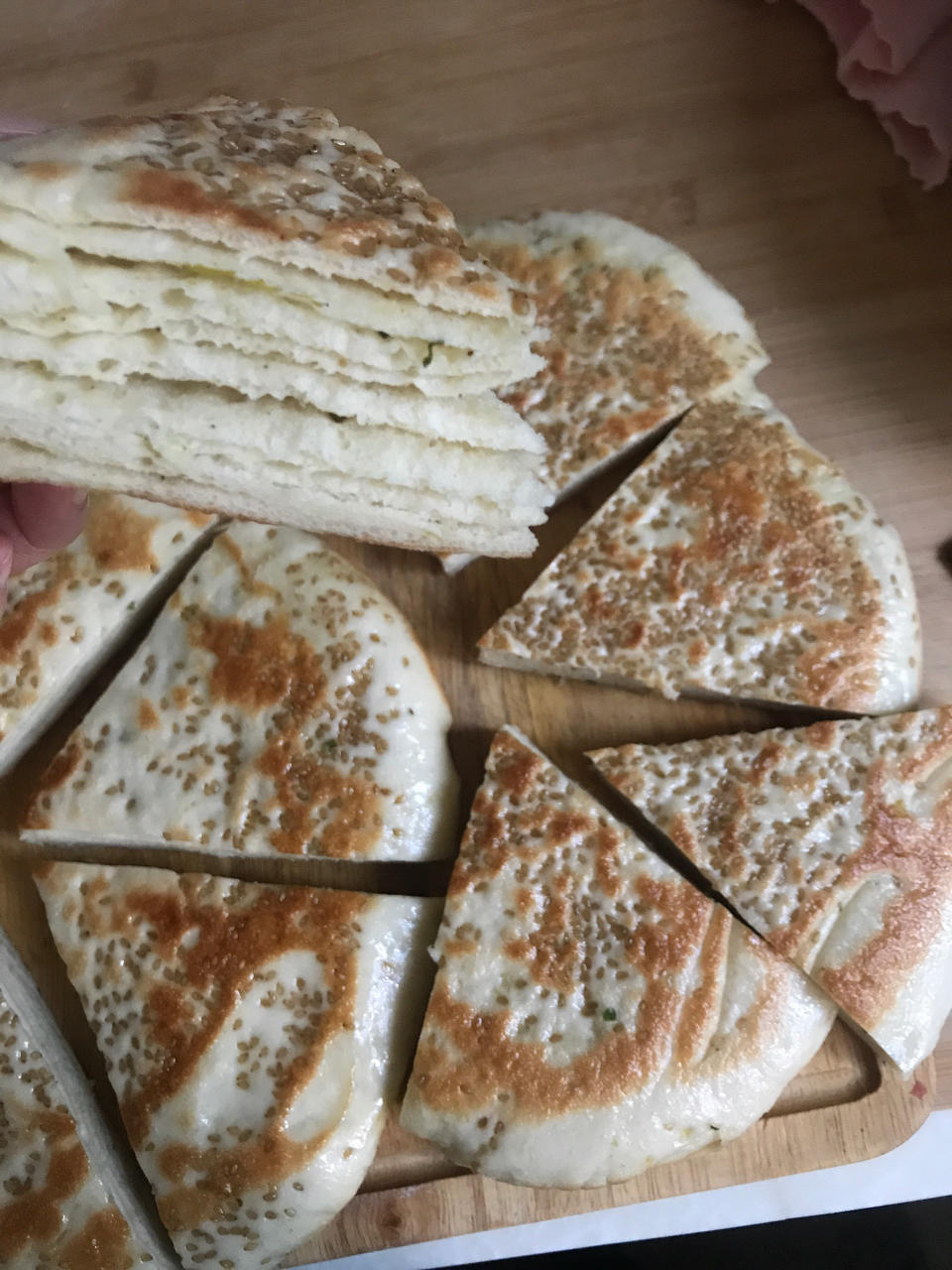 芝麻发面千层饼 柔软层多 做法简单 附细节视频详解