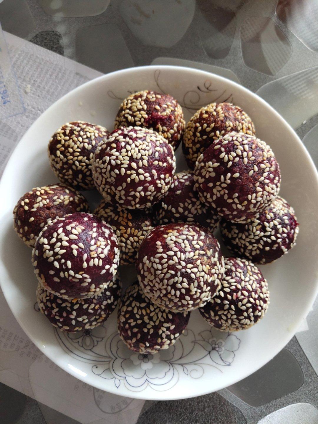 紫薯芝麻球