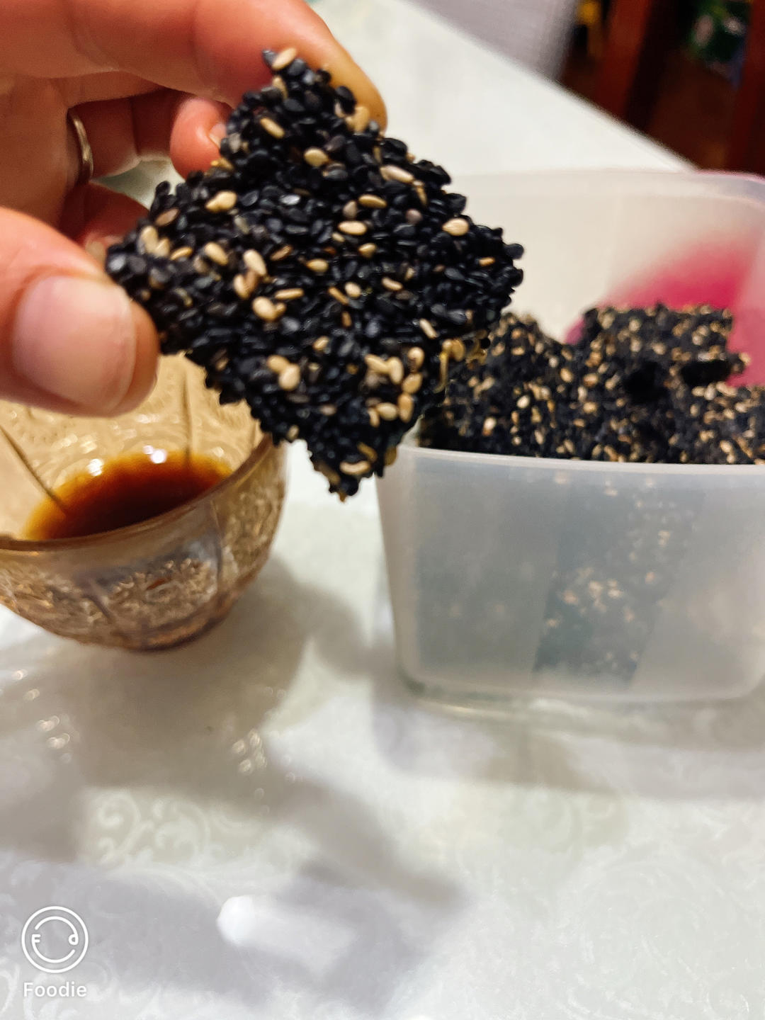 健康黑芝麻薄饼（仅需三步）