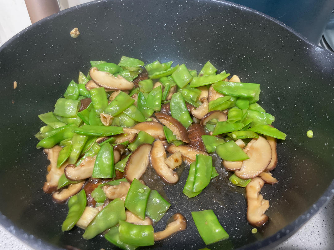 荷兰豆炒香菇