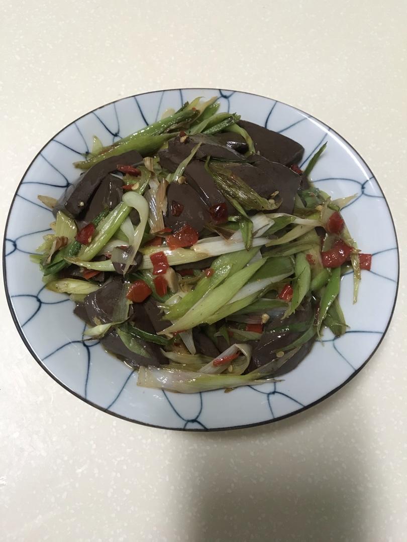 青蒜炒鸭血