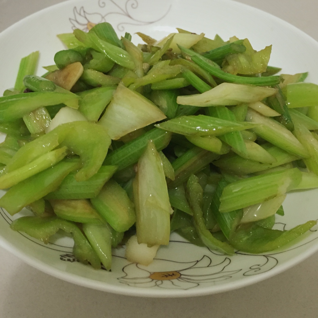 炝炒芹菜