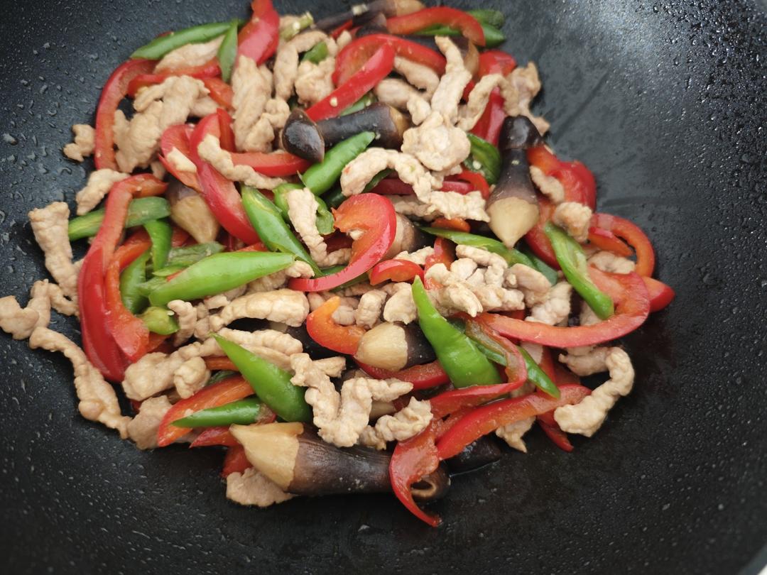 鸡枞菌炒肉丝（饭店厨师推荐的做法~）