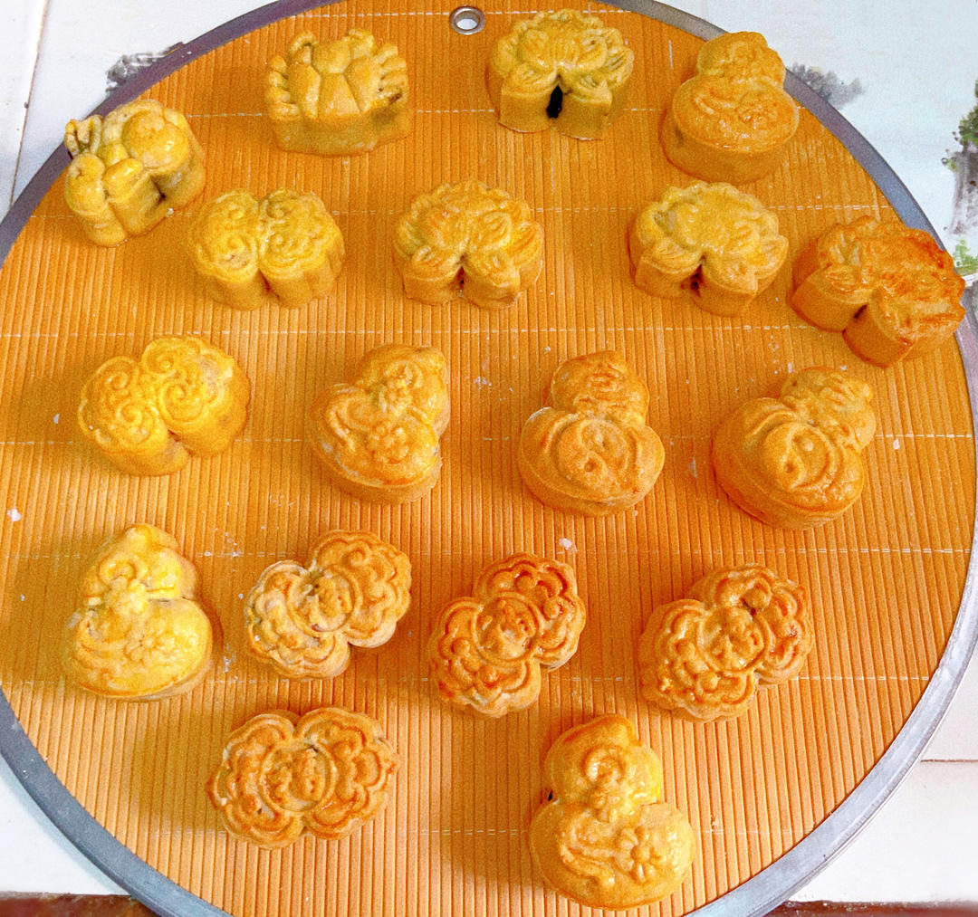广式莲蓉（豆沙）蛋黄月饼（超详细步骤）