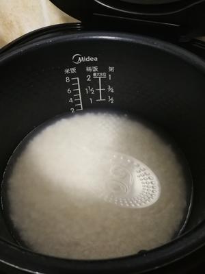 香菇腊味饭～电饭锅版的做法 步骤1