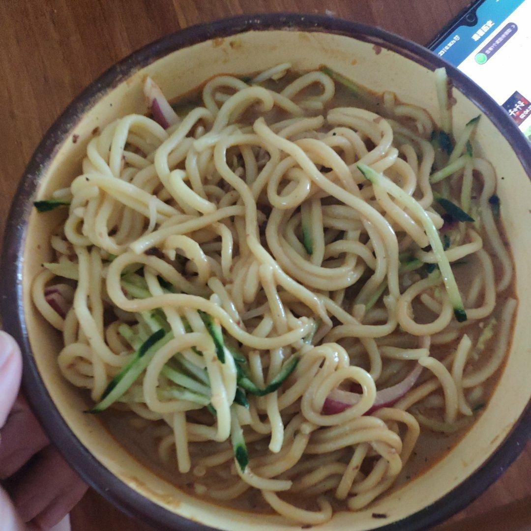 热干面酱汁调法/热干面