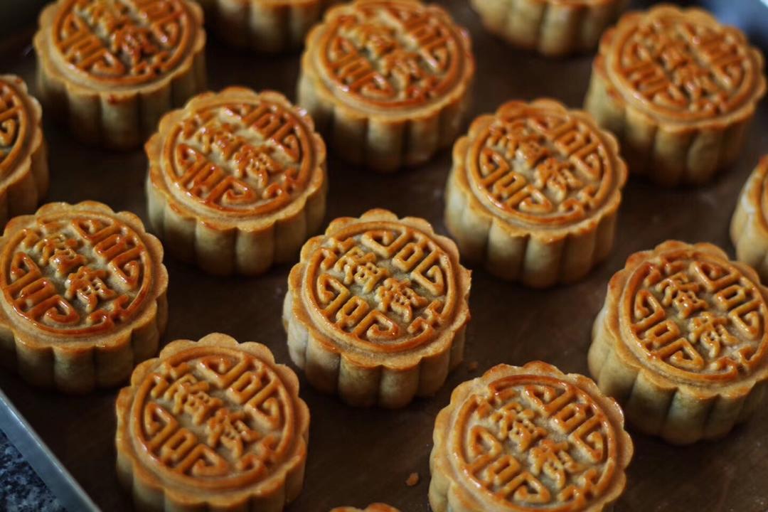 广式月饼——蛋黄莲蓉月饼