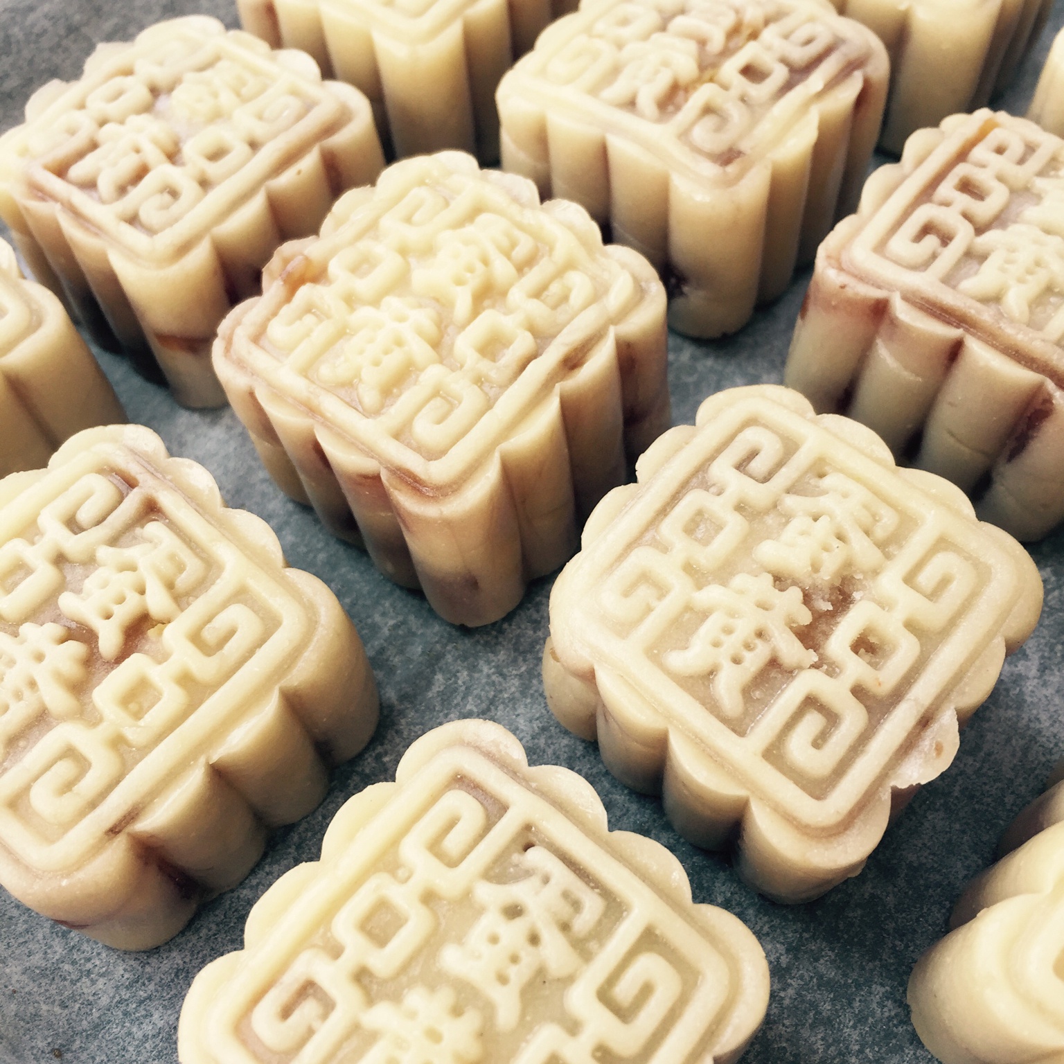 广式月饼——蛋黄莲蓉月饼