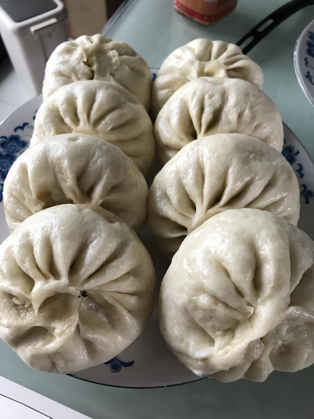 芹菜肉包子的做法