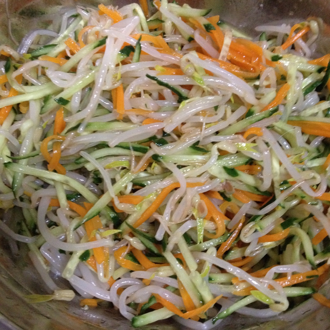 凉拌豆芽黄瓜菜