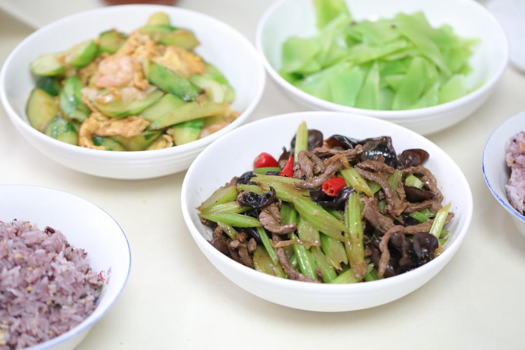 下饭神器又来了，试试这道芹菜炒牛肉！！