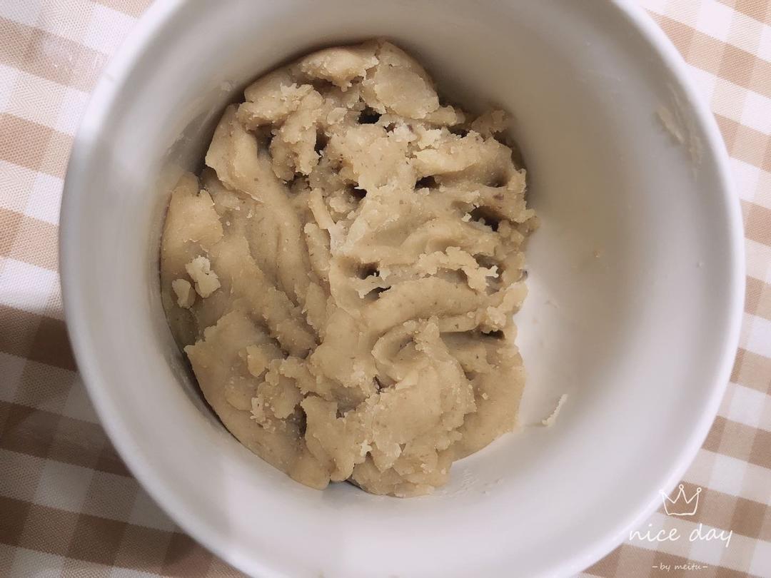 自制莲蓉月饼馅儿，配方减油减糖，1斤莲子至少做3斤馅儿（中秋第一弹）