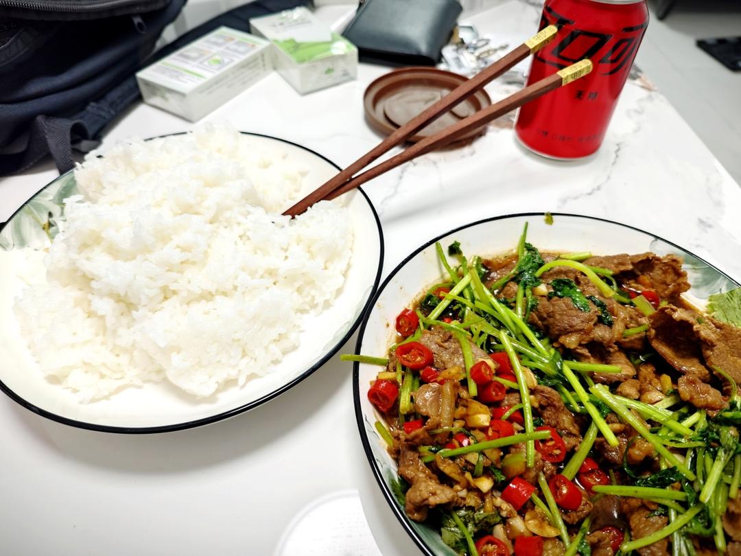 香菜爆炒牛肉（主打嫩）