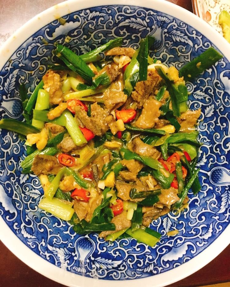 厨师长教你：“葱爆猪肝”的家常做法，味道非常赞