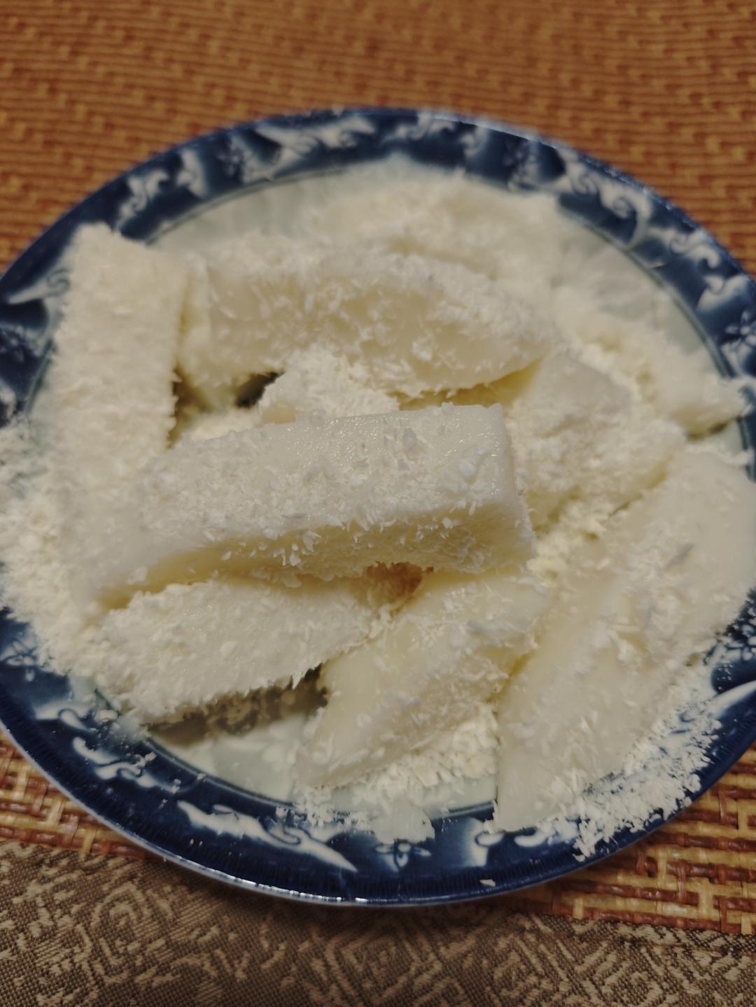 无需烤箱！奶香味浓郁！香甜嫩滑的椰蓉奶糕