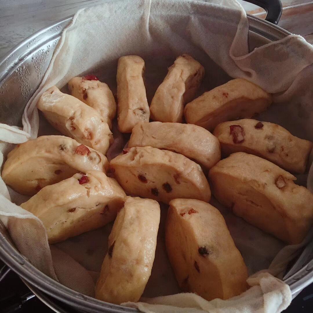 超好吃的红糖红枣核桃葡萄干馒头