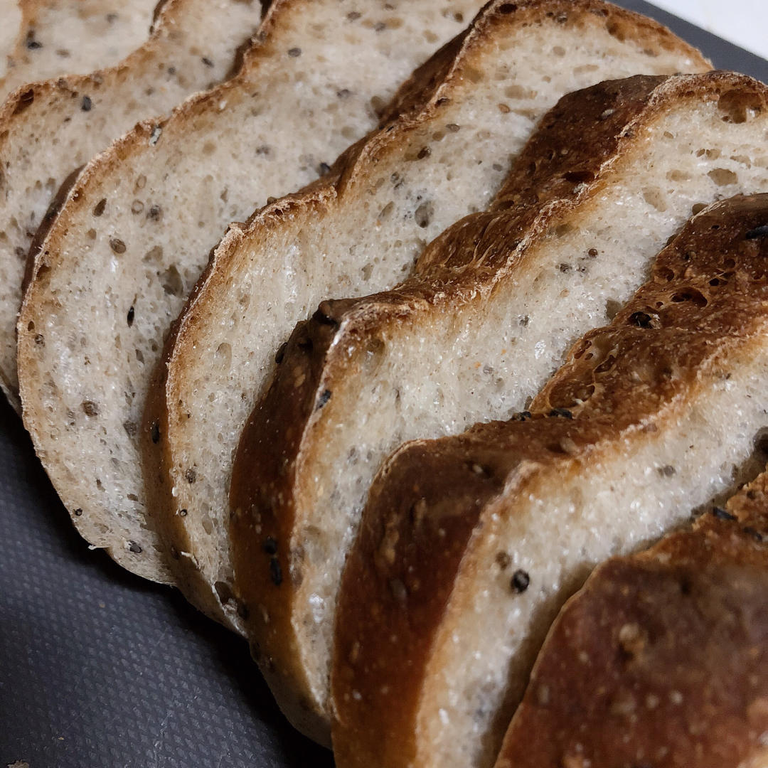 方便快捷低脂饱腹的奇亚籽杂粮面包，方便快捷、无油无蛋奶