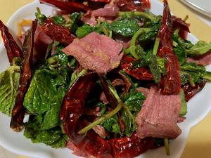 薄荷炒牛干巴 贵州的dry-aged beef的做法 步骤10