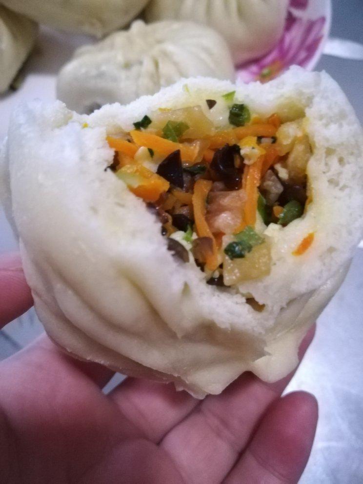 胡萝卜木耳鸡蛋素包子