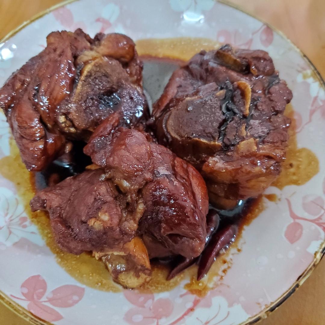 超简单的酱大骨（红烧筒骨）