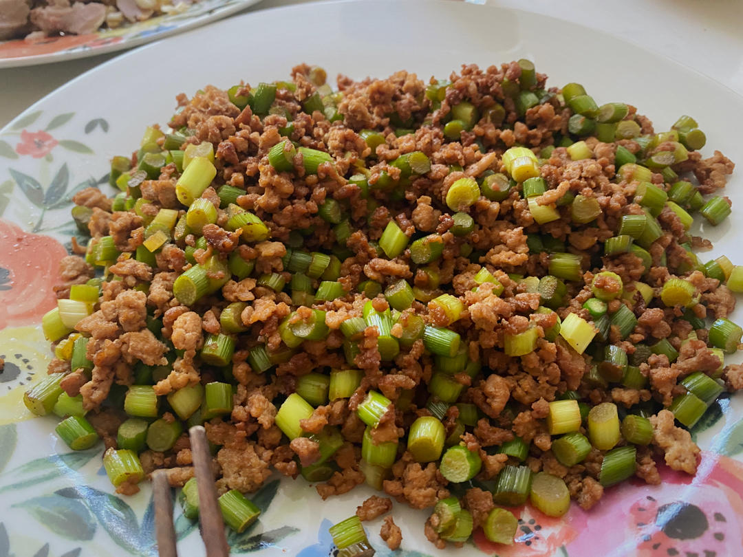 肉末蒜苔（苍蝇头）