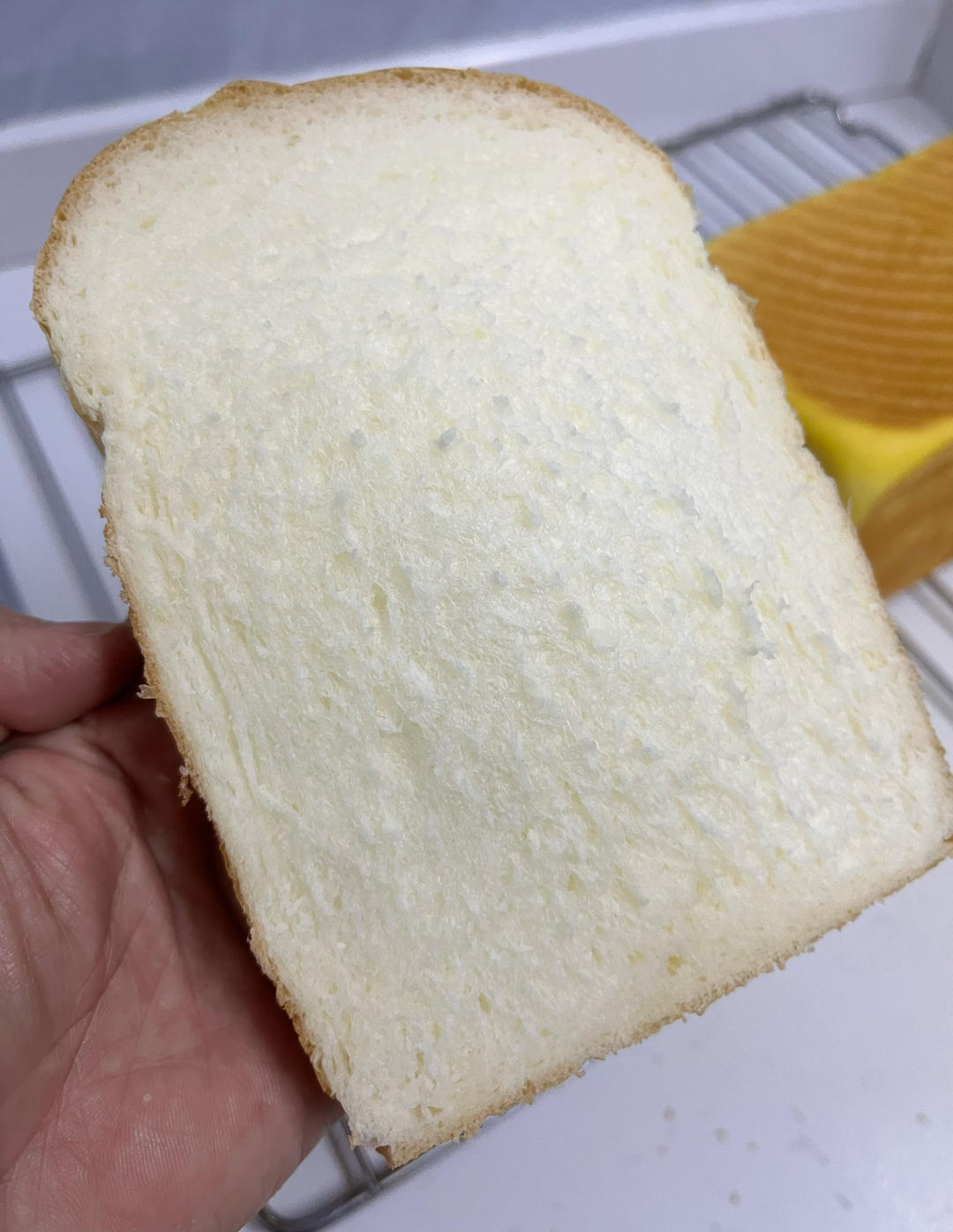 两条超级软的甜甜吐司
