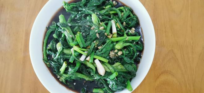 健康绿叶菜•凉拌茼蒿的做法