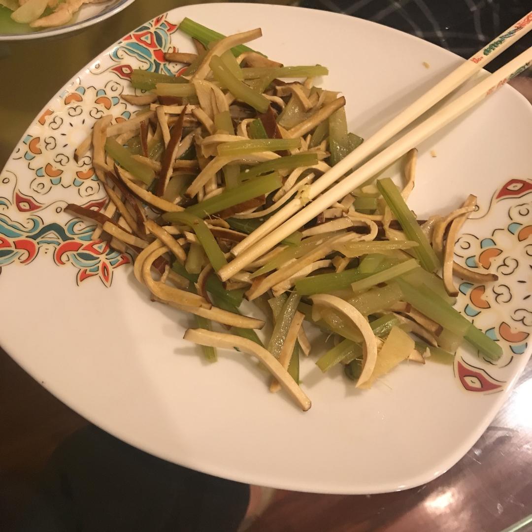 西芹炒香干