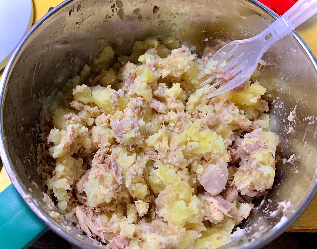 金枪鱼香肠土豆泥