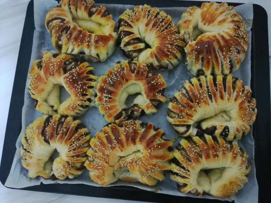 松软可口的红豆沙面包卷