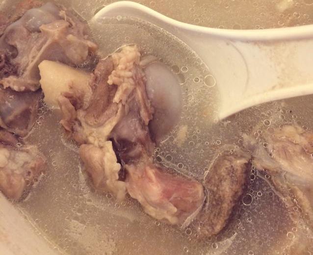 祛湿养生猪骨头汤的做法