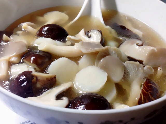 montien做的山药薏米蘑菇汤