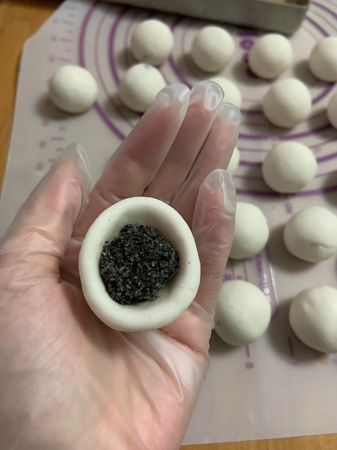 黑芝麻汤圆【新手不失败的不甜齁不油腻的汤圆】