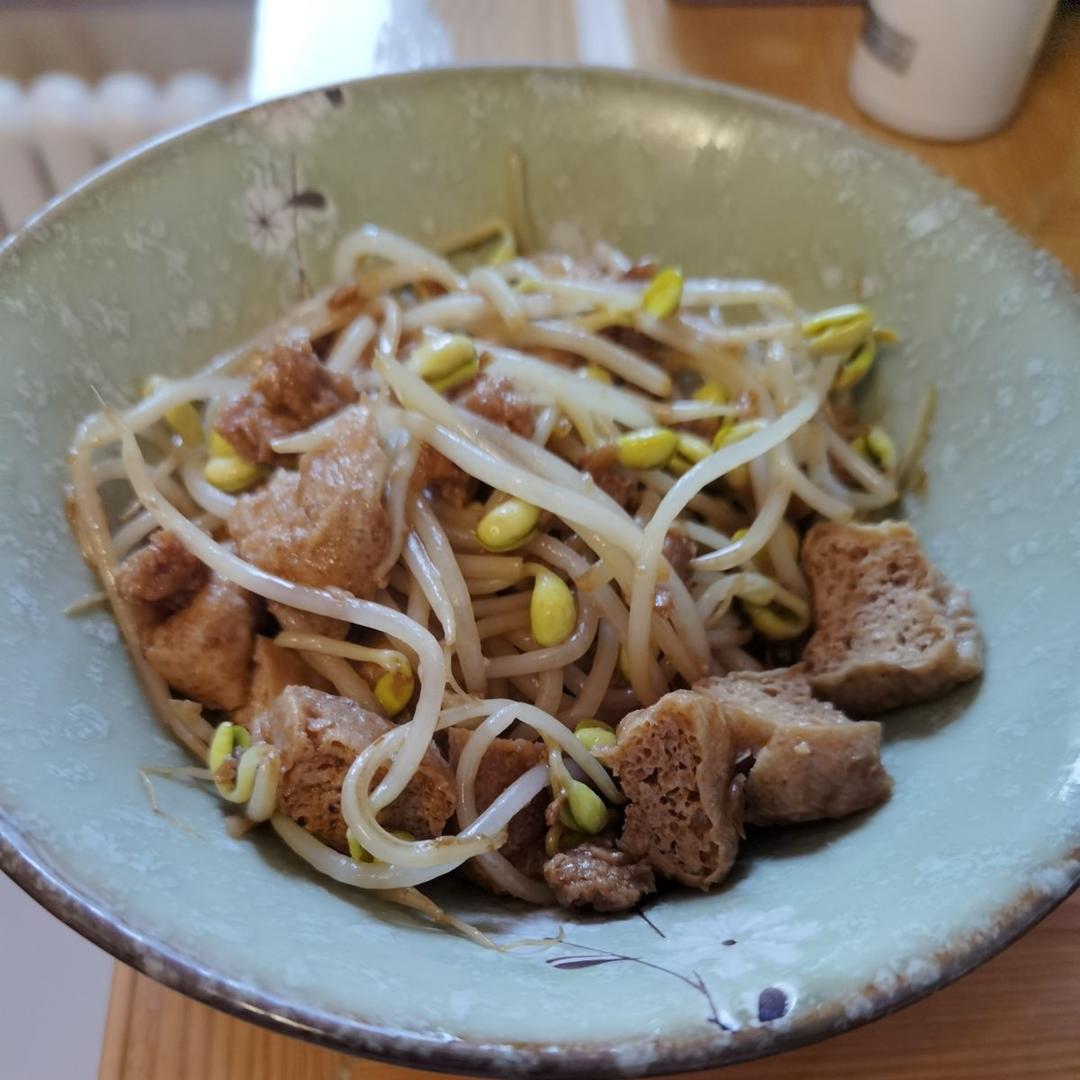 黄豆芽炒油豆腐