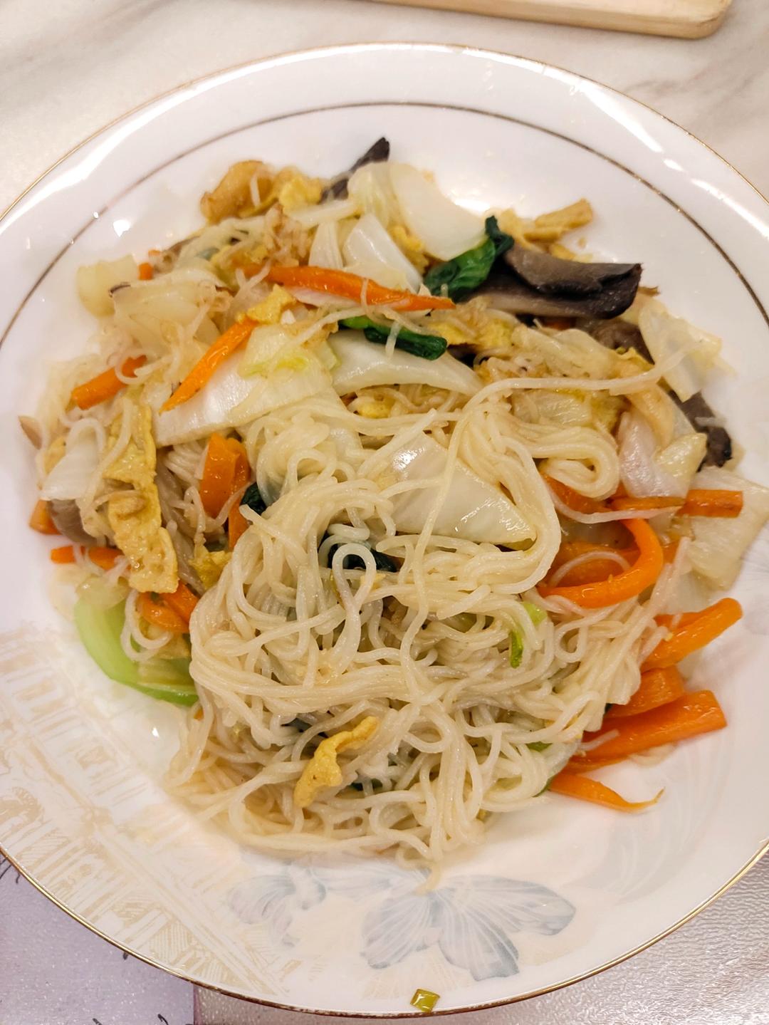 做鸡蛋炒粉丝，千万不要直接炒，多加一步，好看又好吃