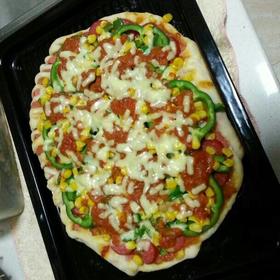 薄饼脆皮火腿pizza