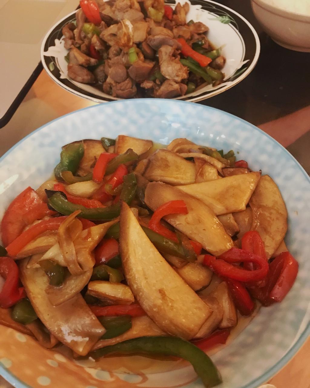 青椒素炒杏鲍菇