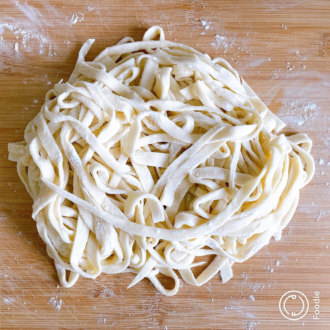 【小高姐】手擀肉臊面  手工做出口感劲道的擀面条